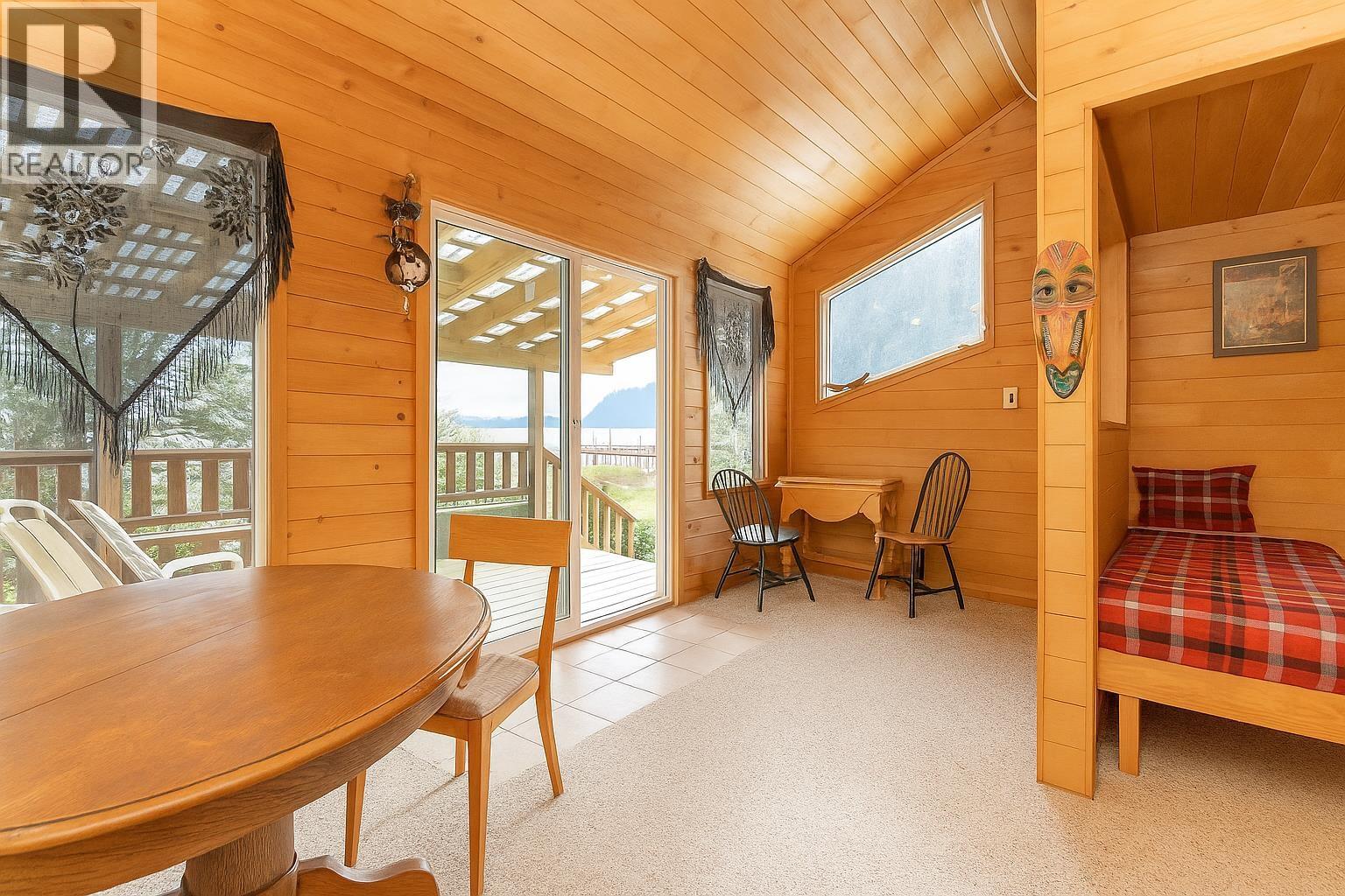 26 BRIGHTON BEACH, North Vancouver