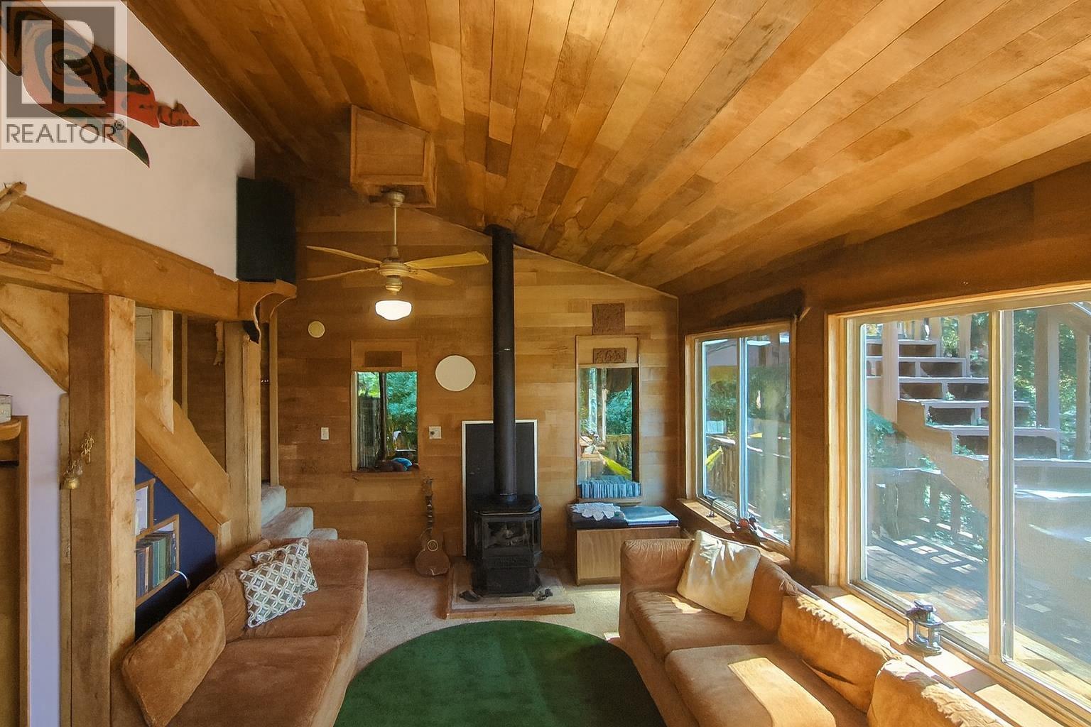 26 BRIGHTON BEACH, North Vancouver