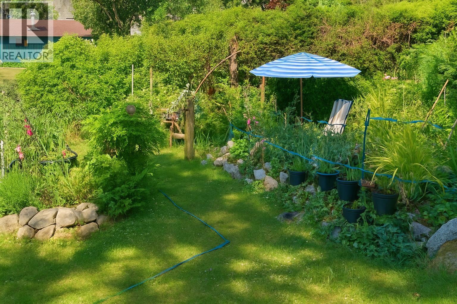 26 BRIGHTON BEACH, North Vancouver