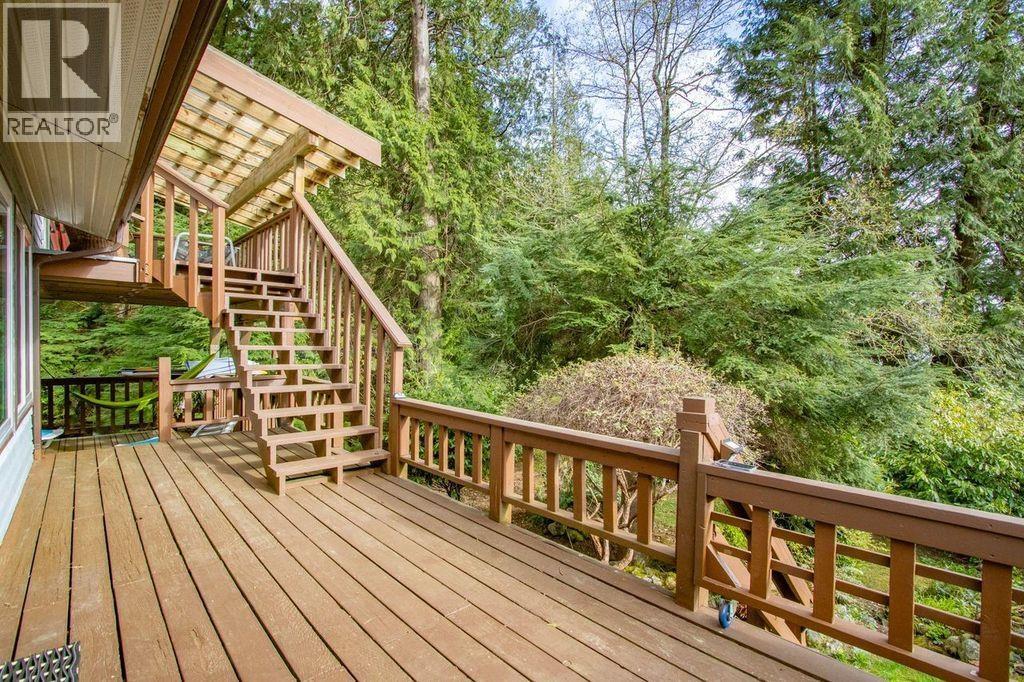 26 BRIGHTON BEACH, North Vancouver