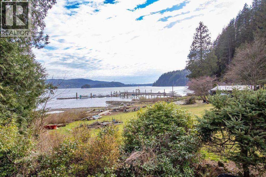 26 BRIGHTON BEACH, North Vancouver