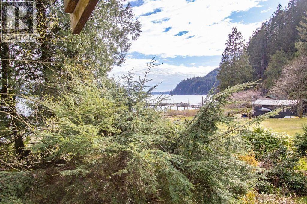 26 BRIGHTON BEACH, North Vancouver