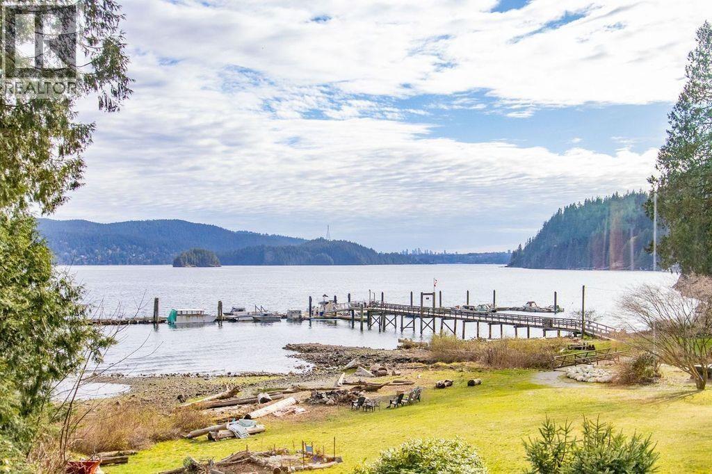 26 BRIGHTON BEACH, North Vancouver