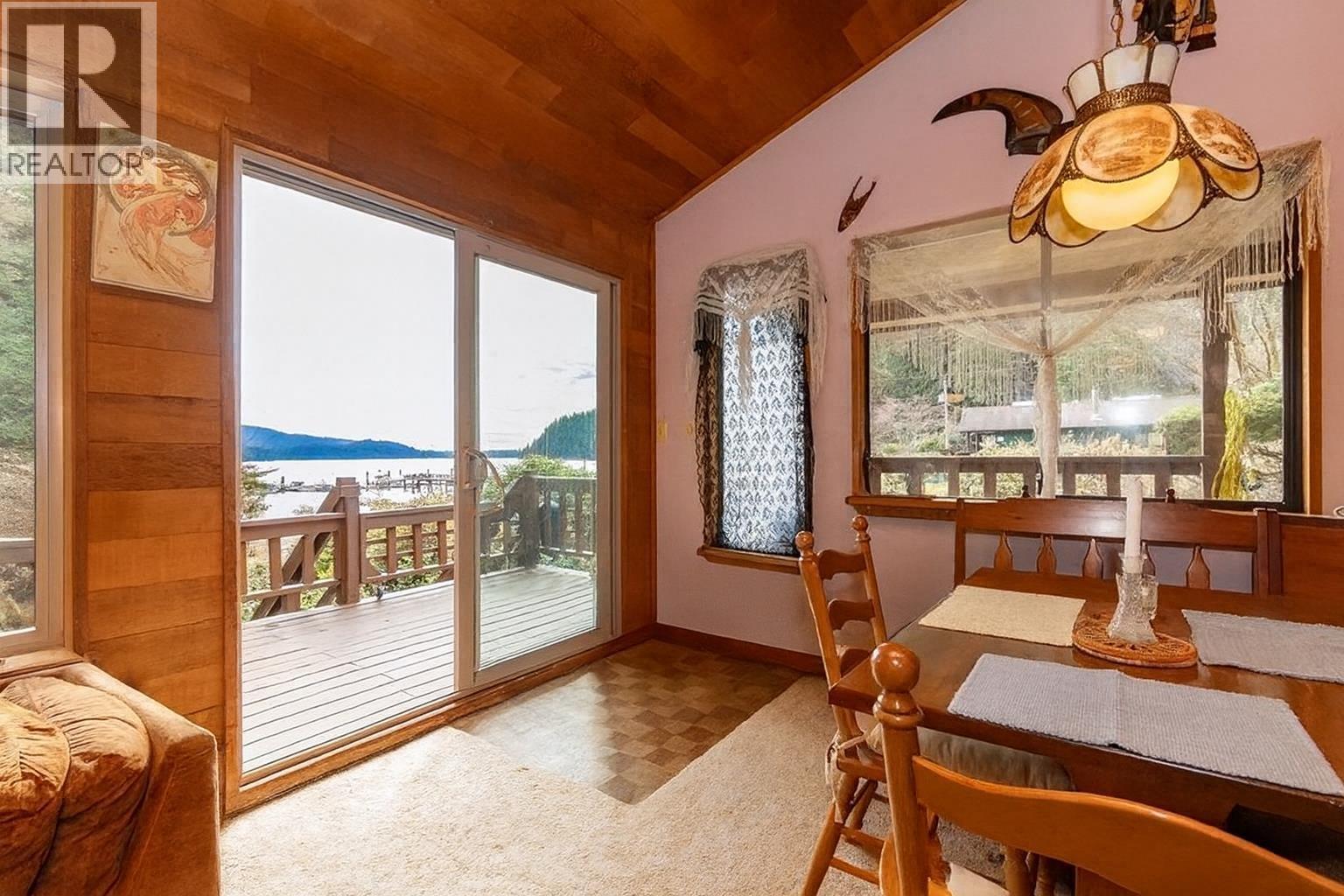 26 BRIGHTON BEACH, North Vancouver