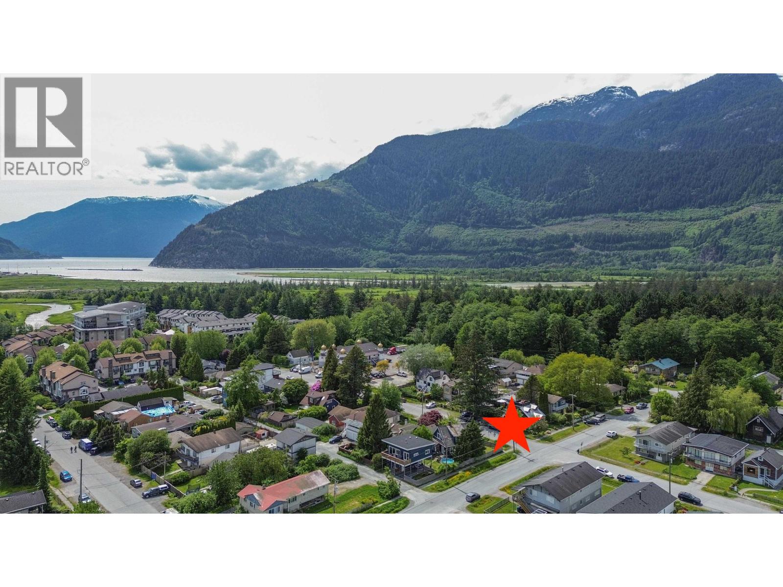 Photo 1 of 37992 Fifth Avenue, Squamish BC