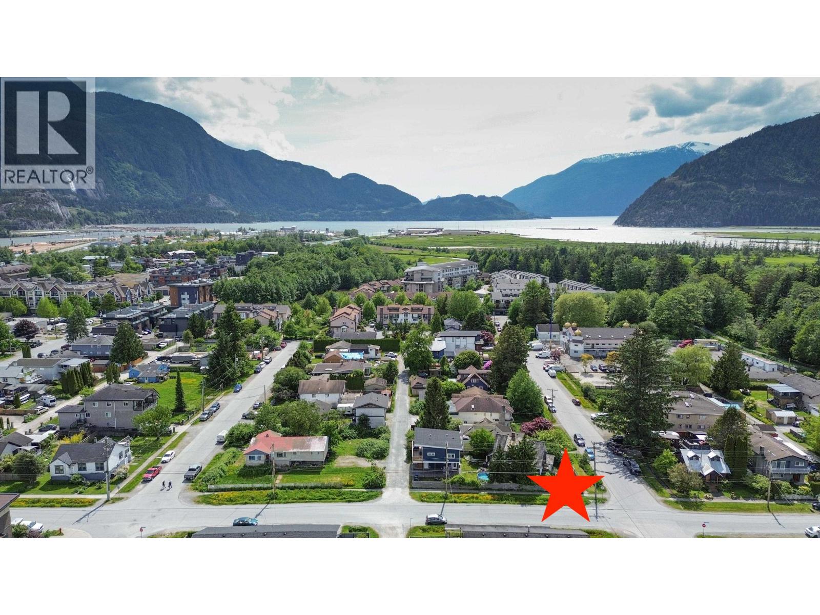 Photo 2 of 37992 Fifth Avenue, Squamish BC