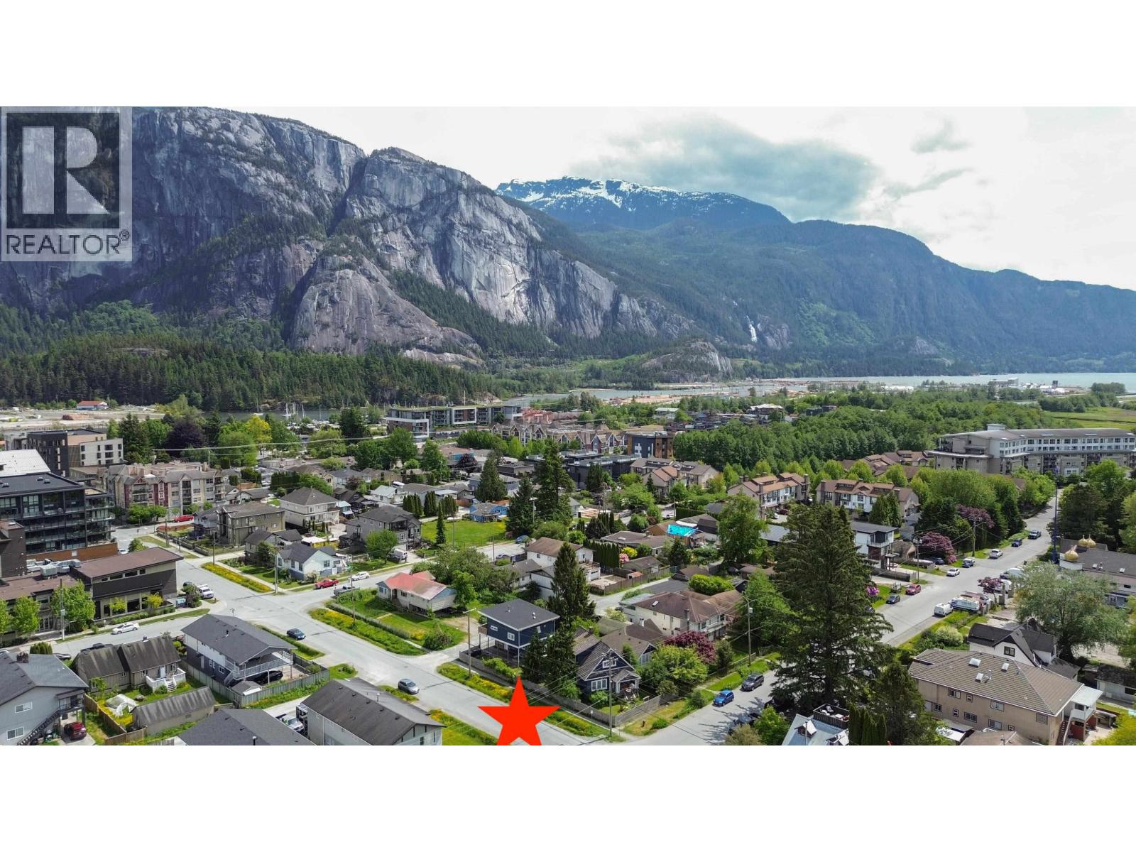 Photo 3 of 37992 Fifth Avenue, Squamish BC