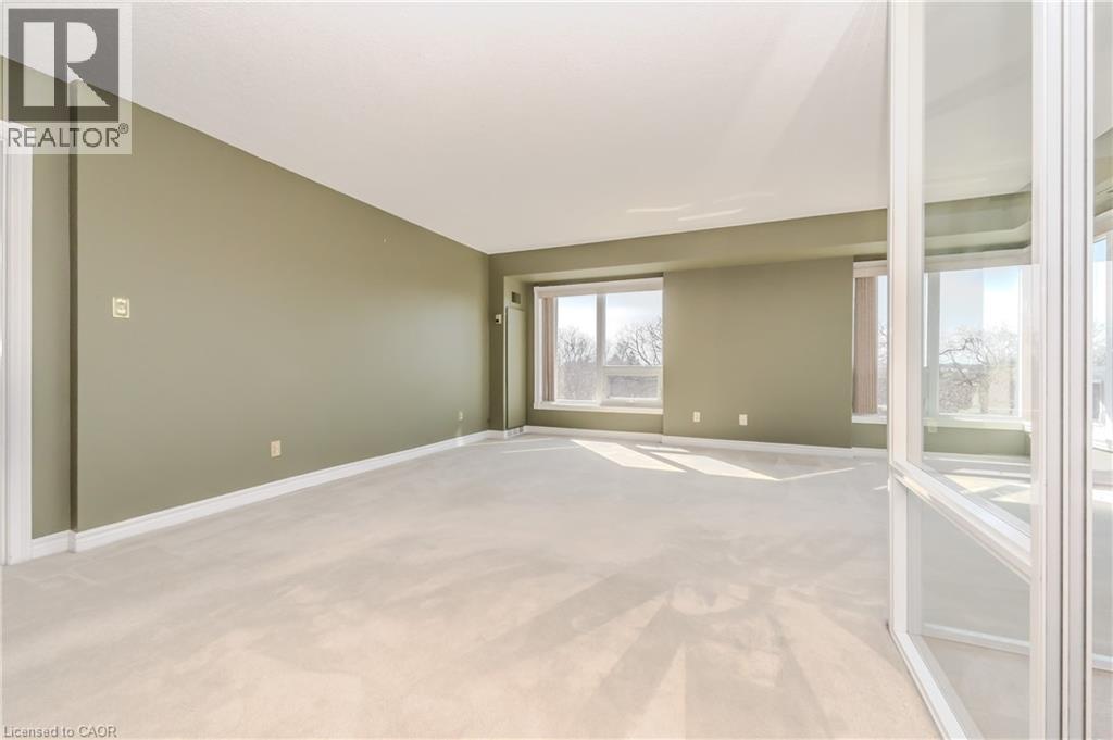 Photo 9 of 237 King Street W Unit 1008, Cambridge ON
