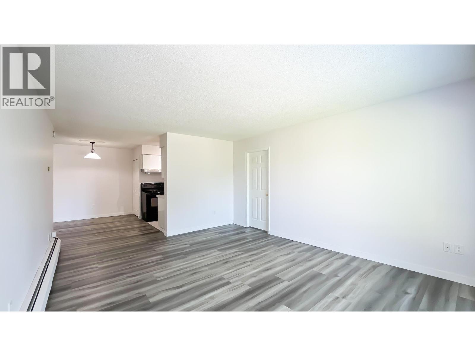 Photo 7 of 416 1945 Woodway Place, Burnaby BC