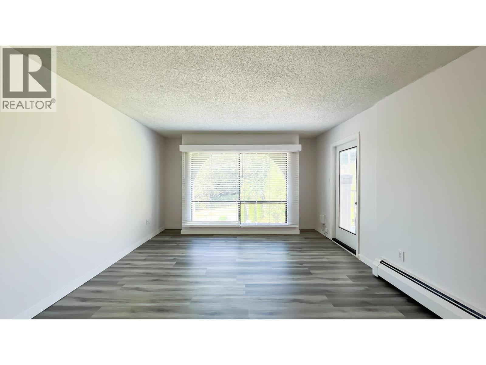 Photo 5 of 416 1945 Woodway Place, Burnaby BC