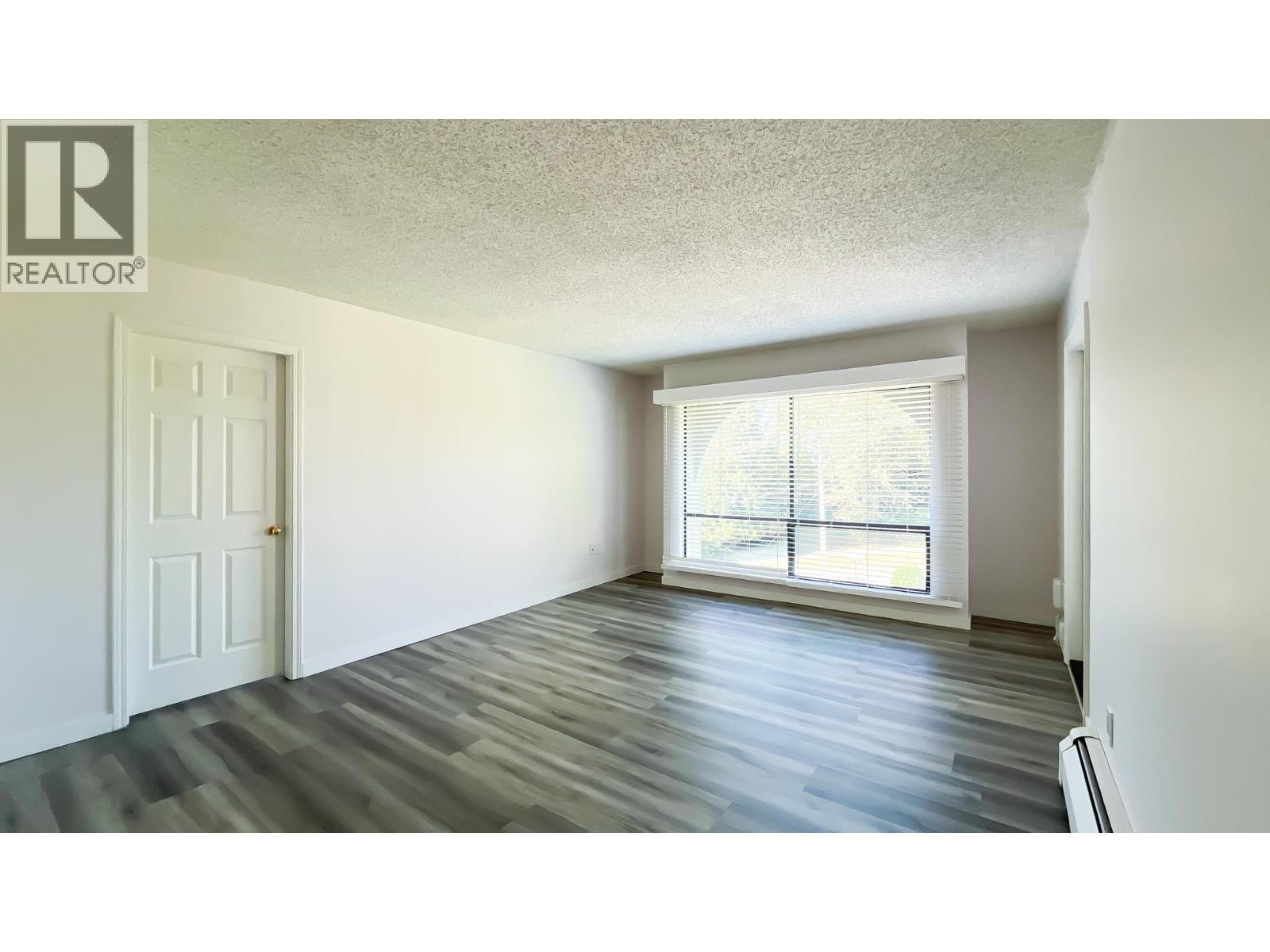 Photo 6 of 416 1945 Woodway Place, Burnaby BC