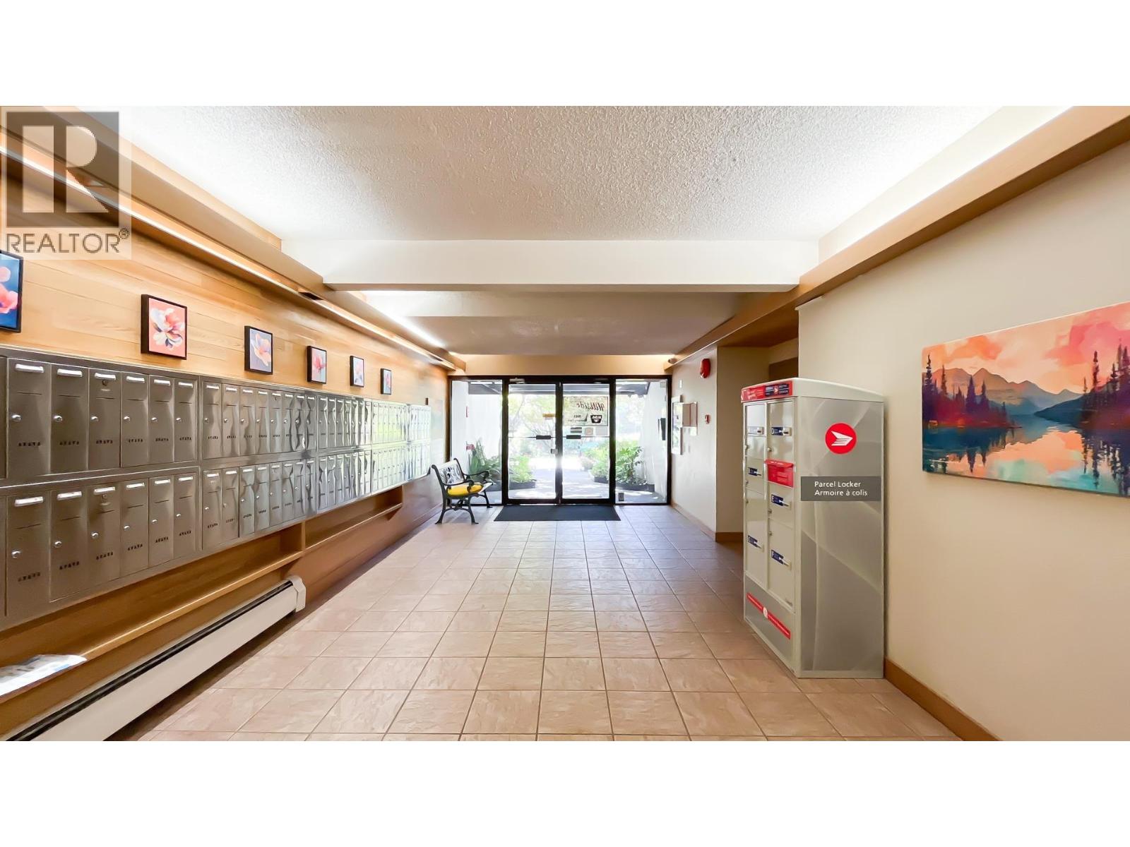 Photo 4 of 416 1945 Woodway Place, Burnaby BC