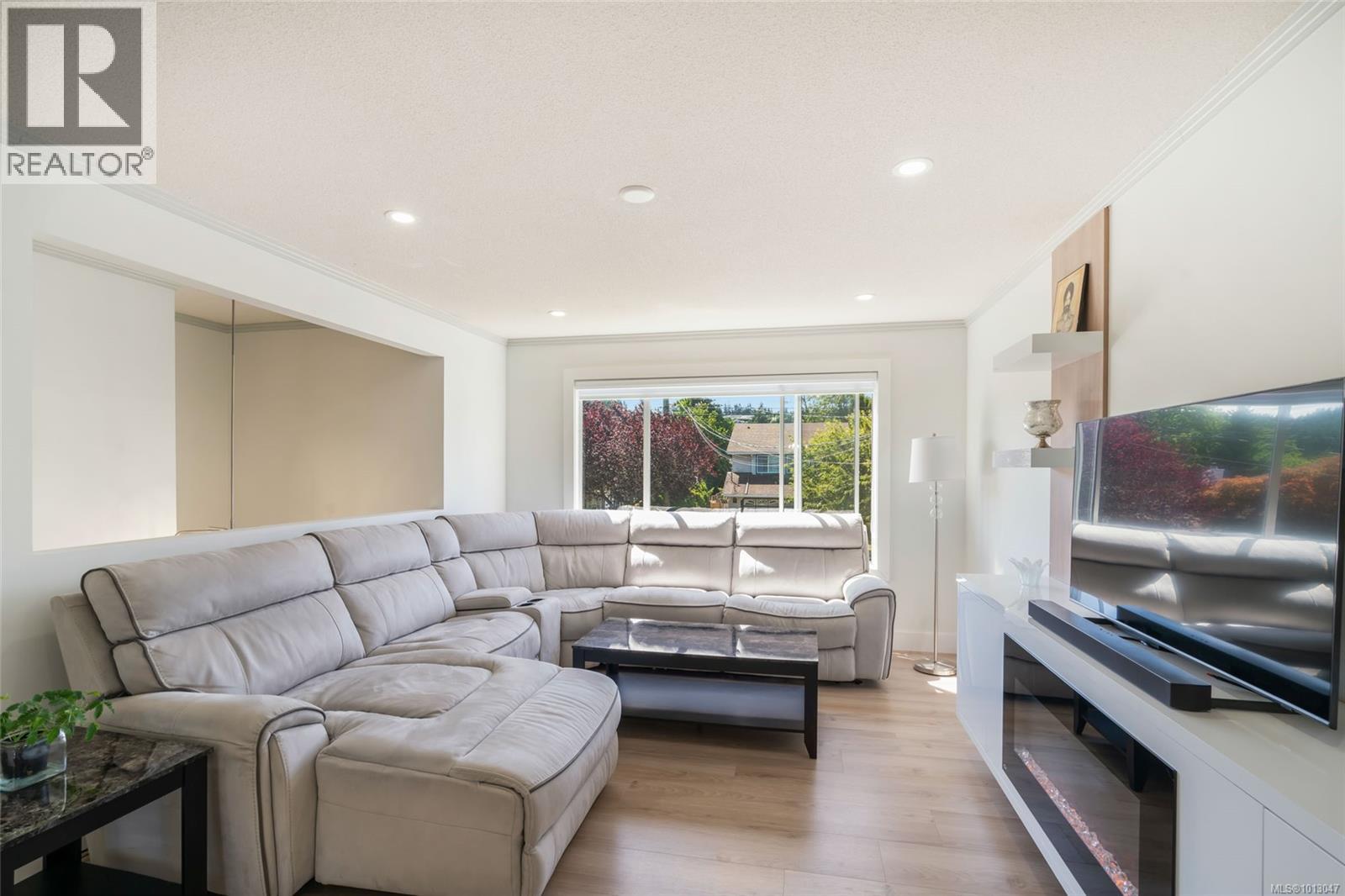 Photo 4 of 5954 Broadway Rd, Nanaimo BC