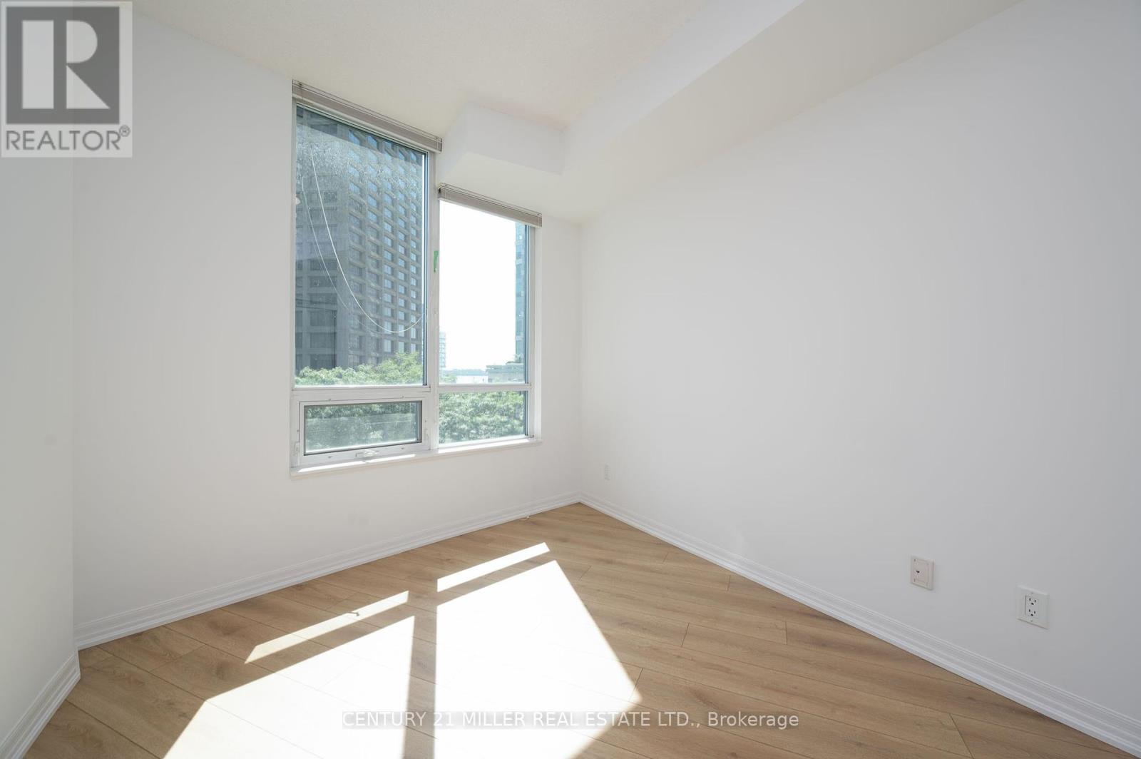 Photo 11 of 310 16 Yonge Street, Toronto ON