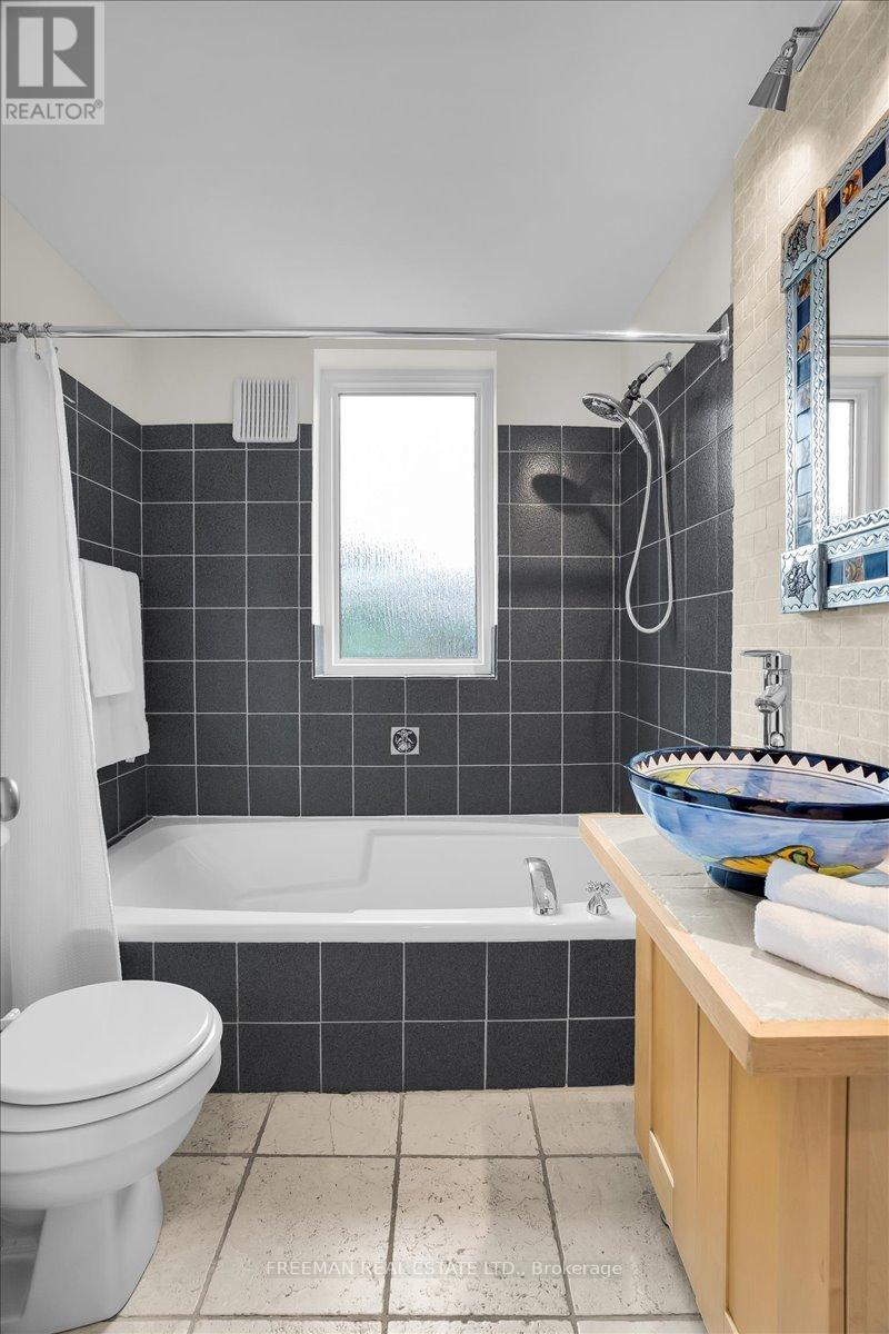Photo 10 of 769 Euclid Avenue, Toronto ON