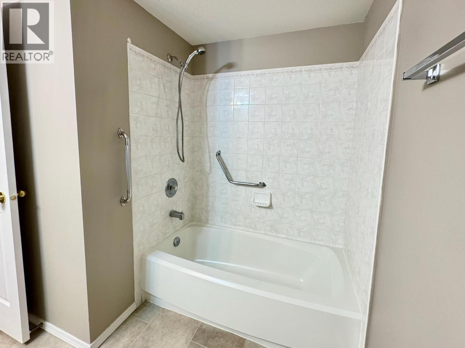 2401 SOUTH MAIN Street Unit# 204, Penticton