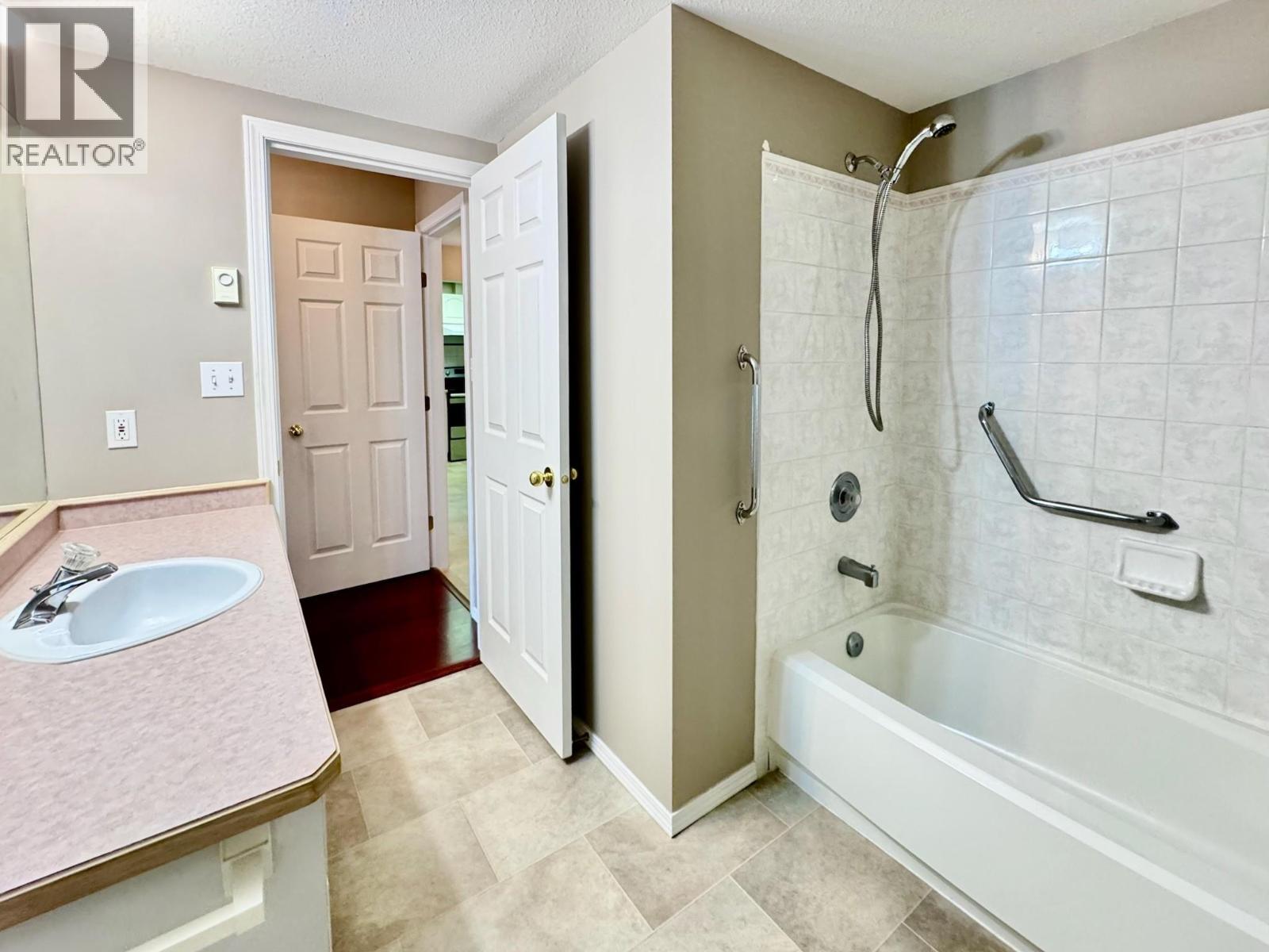 2401 SOUTH MAIN Street Unit# 204, Penticton