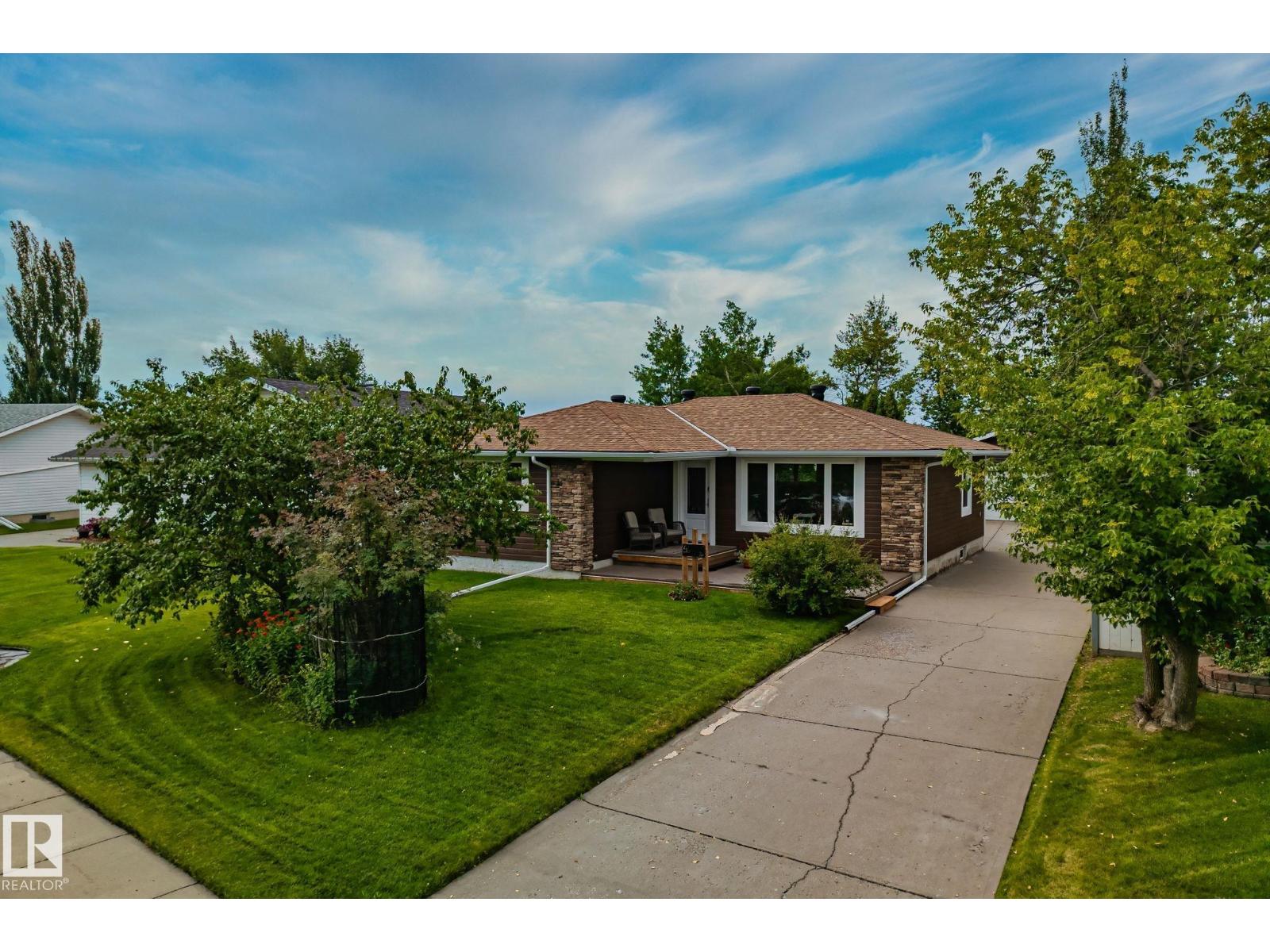 Photo 2 of 4303 35 Av, Leduc AB