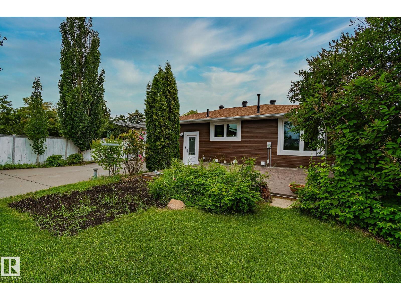 Photo 30 of 4303 35 Av, Leduc AB