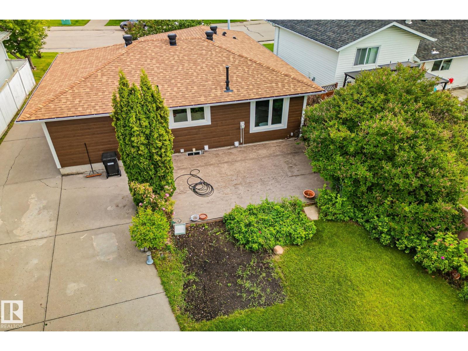 Photo 32 of 4303 35 Av, Leduc AB