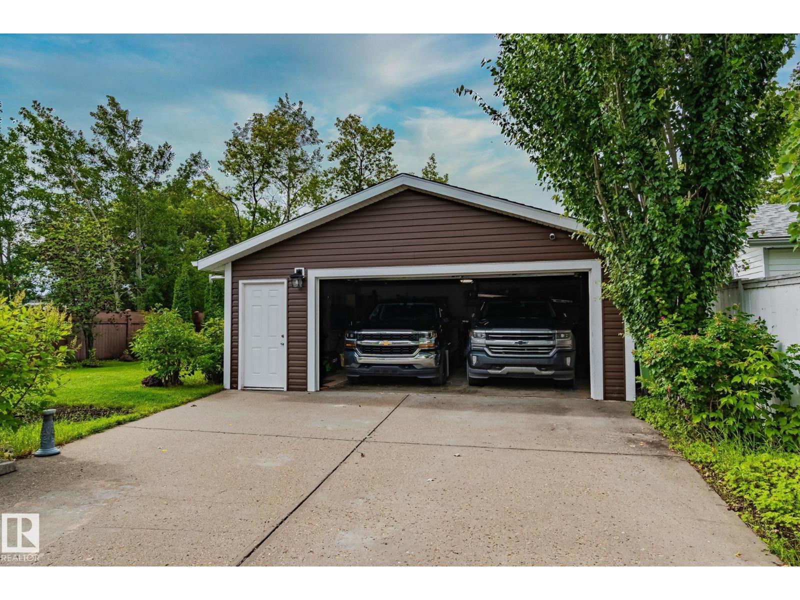 Photo 35 of 4303 35 Av, Leduc AB