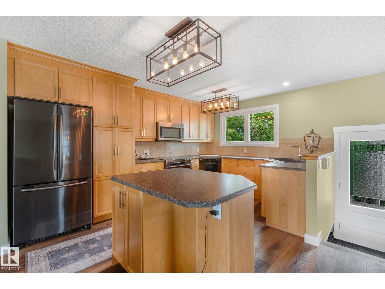 Photo 9 of 4303 35 Av, Leduc AB