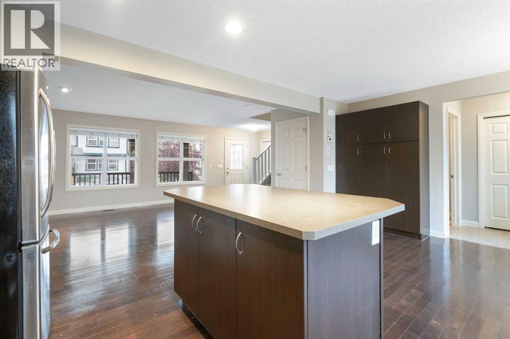 Photo 16 of 221 Prestwick Terrace Se, Calgary AB