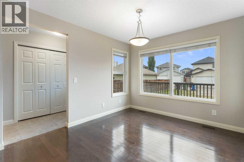 Photo 20 of 221 Prestwick Terrace Se, Calgary AB