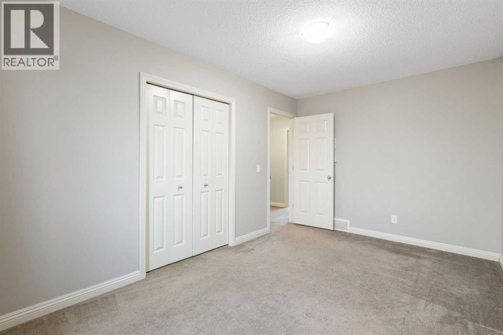 Photo 33 of 221 Prestwick Terrace Se, Calgary AB