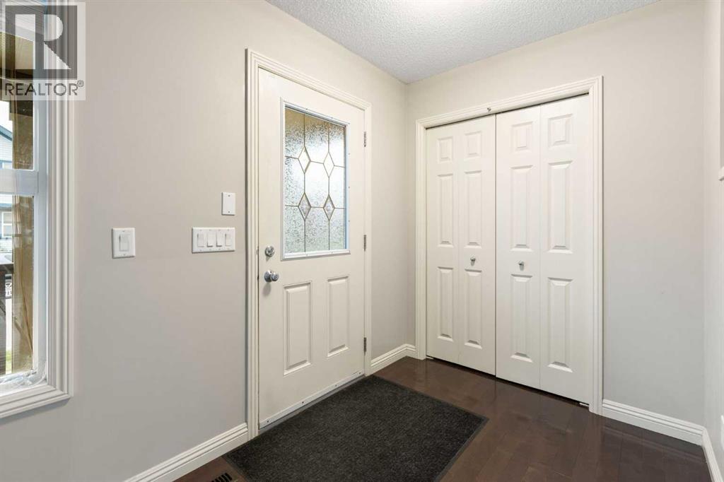 Photo 7 of 221 Prestwick Terrace Se, Calgary AB