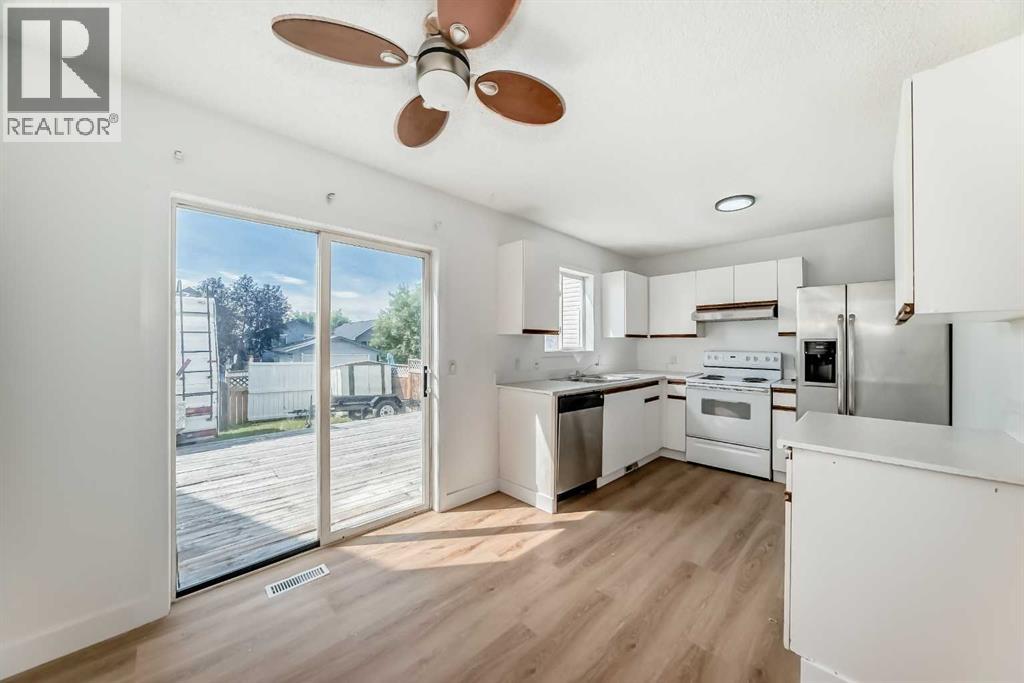 Photo 10 of 37 Martinbrook Link Ne, Calgary AB