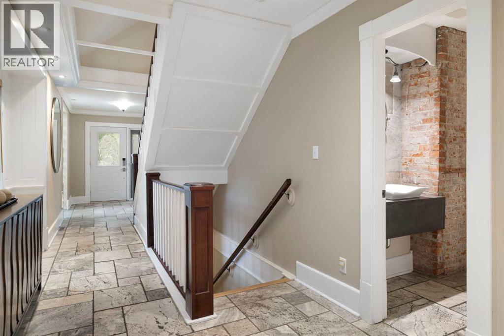 Photo 15 of 408 22 Avenue Ne, Calgary AB