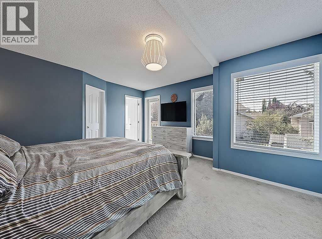 Photo 22 of 169 Woodpark Court Sw, Calgary AB