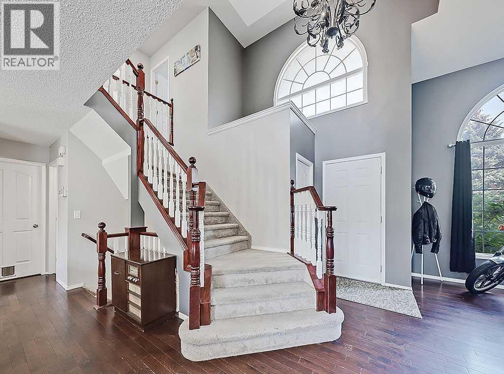 Photo 2 of 169 Woodpark Court Sw, Calgary AB