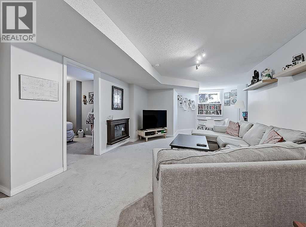 Photo 38 of 169 Woodpark Court Sw, Calgary AB