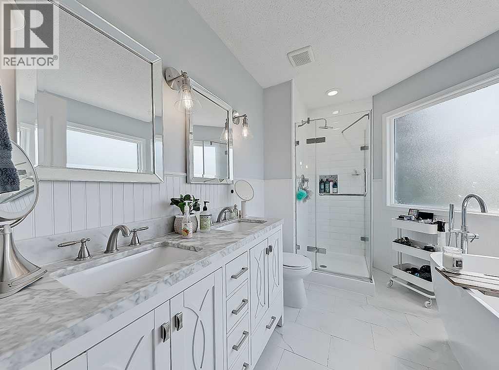 Photo 24 of 169 Woodpark Court Sw, Calgary AB