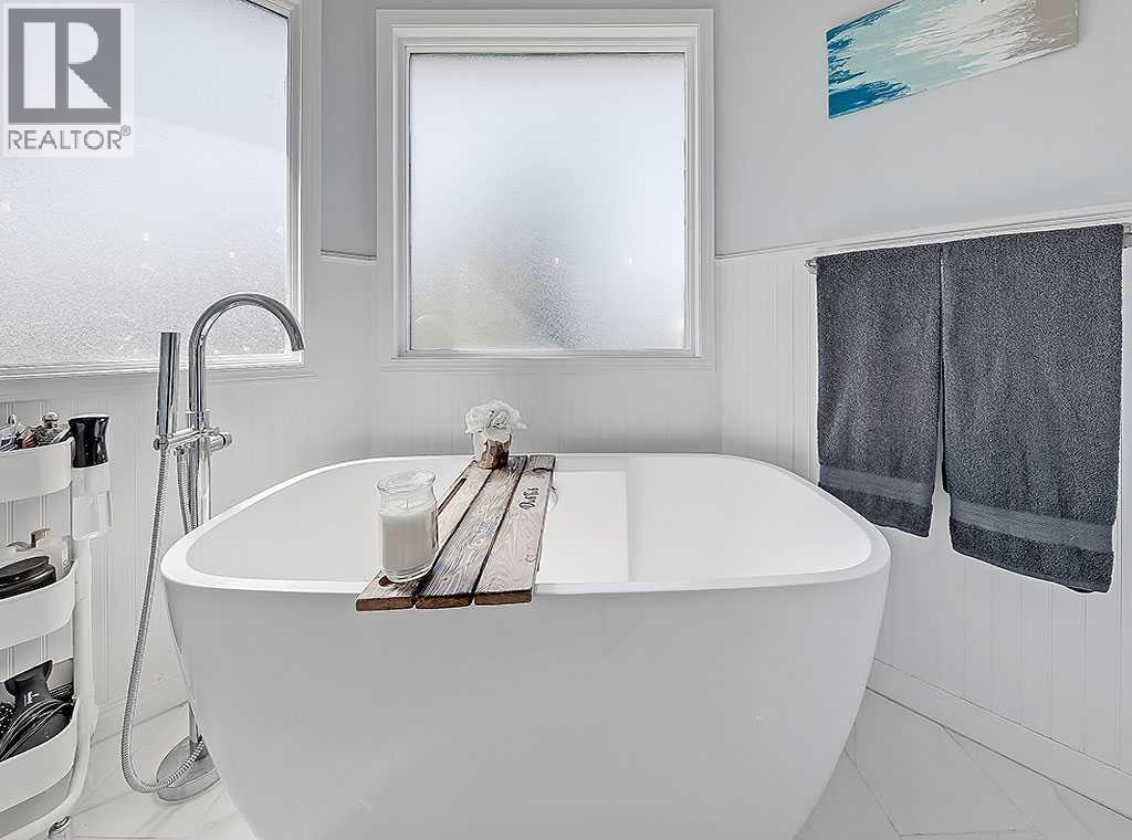 Photo 26 of 169 Woodpark Court Sw, Calgary AB