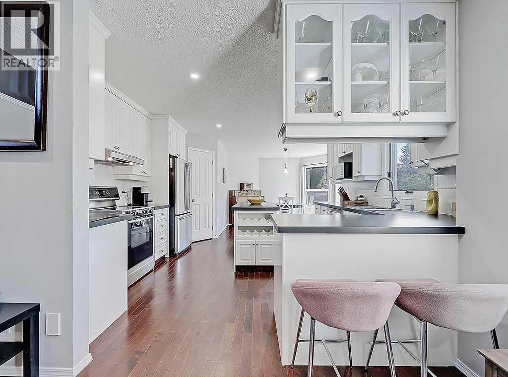 Photo 11 of 169 Woodpark Court Sw, Calgary AB