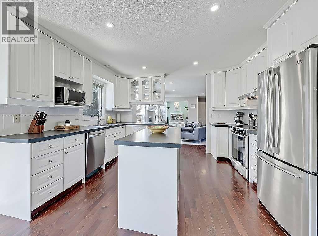 Photo 14 of 169 Woodpark Court Sw, Calgary AB