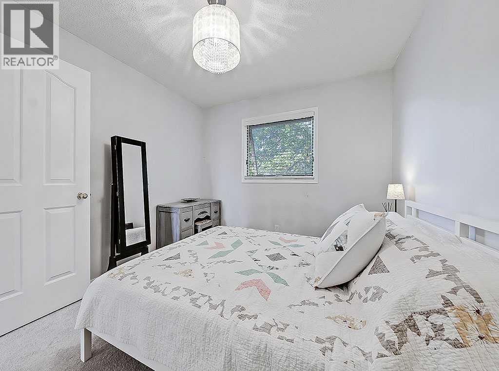 Photo 35 of 169 Woodpark Court Sw, Calgary AB