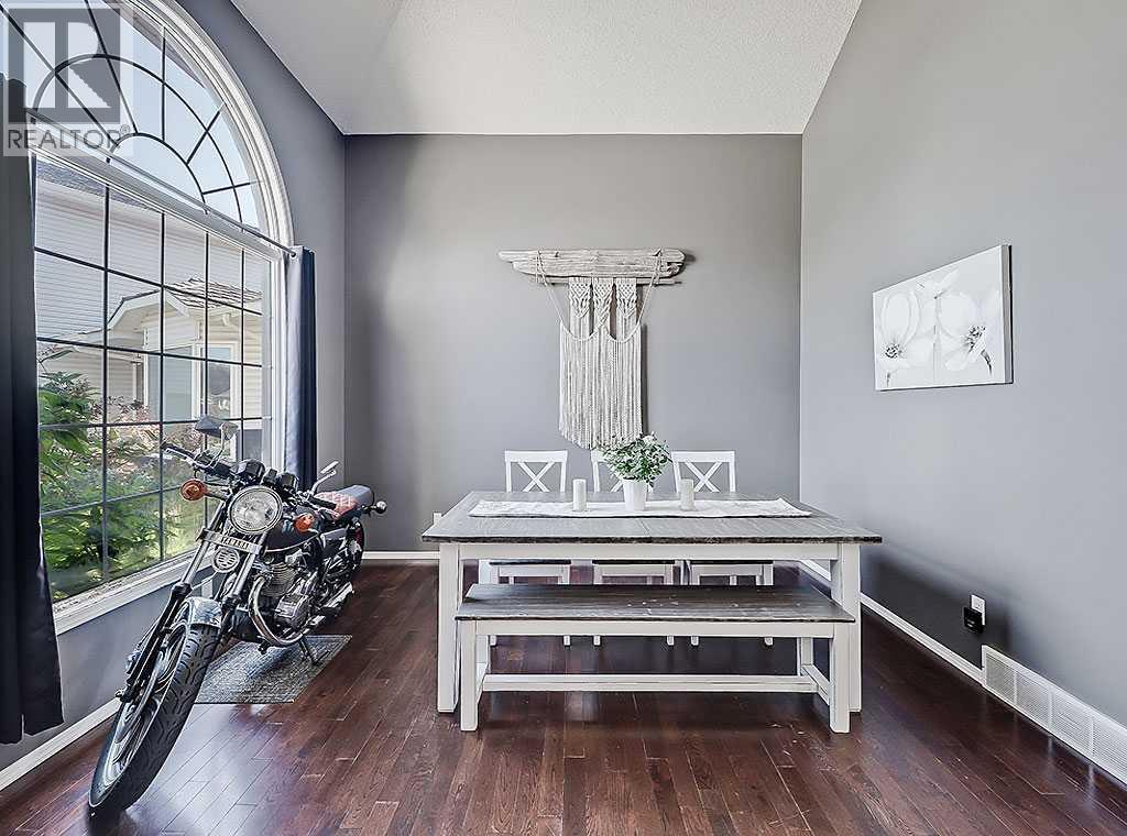 Photo 4 of 169 Woodpark Court Sw, Calgary AB