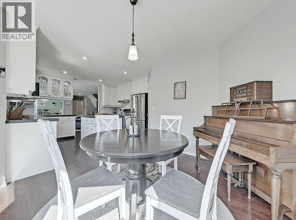 Photo 16 of 169 Woodpark Court Sw, Calgary AB