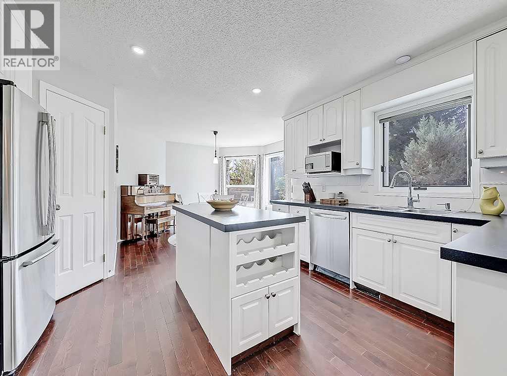 Photo 13 of 169 Woodpark Court Sw, Calgary AB