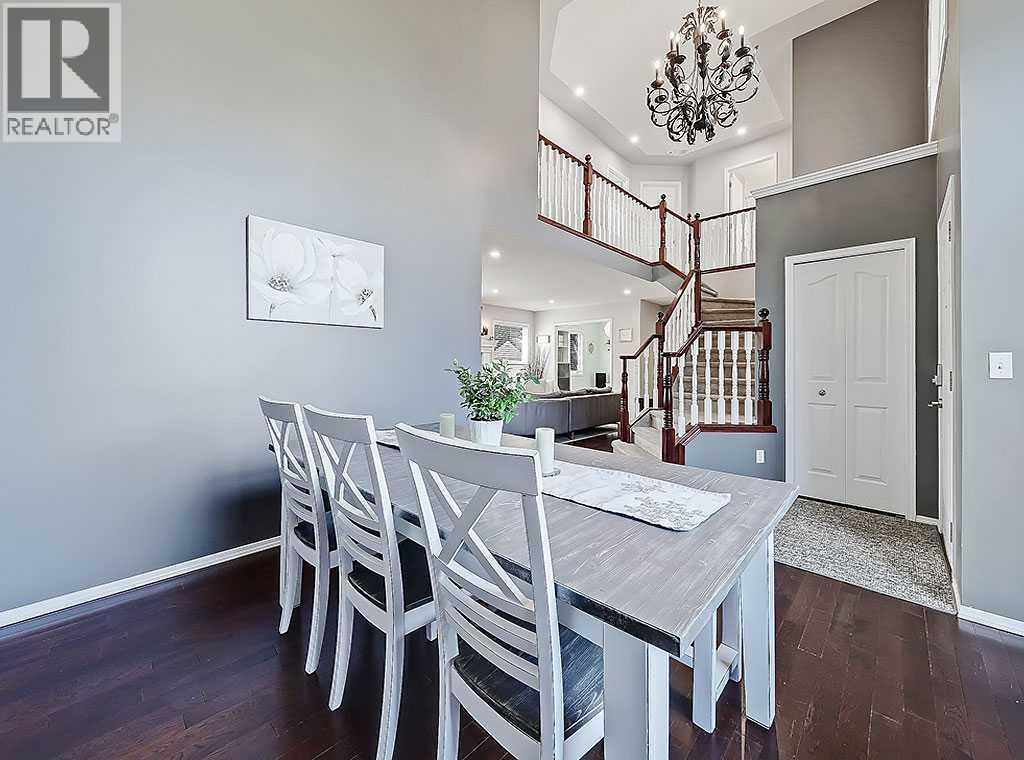 Photo 5 of 169 Woodpark Court Sw, Calgary AB