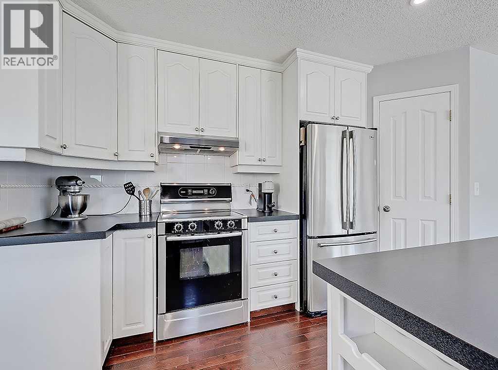 Photo 12 of 169 Woodpark Court Sw, Calgary AB