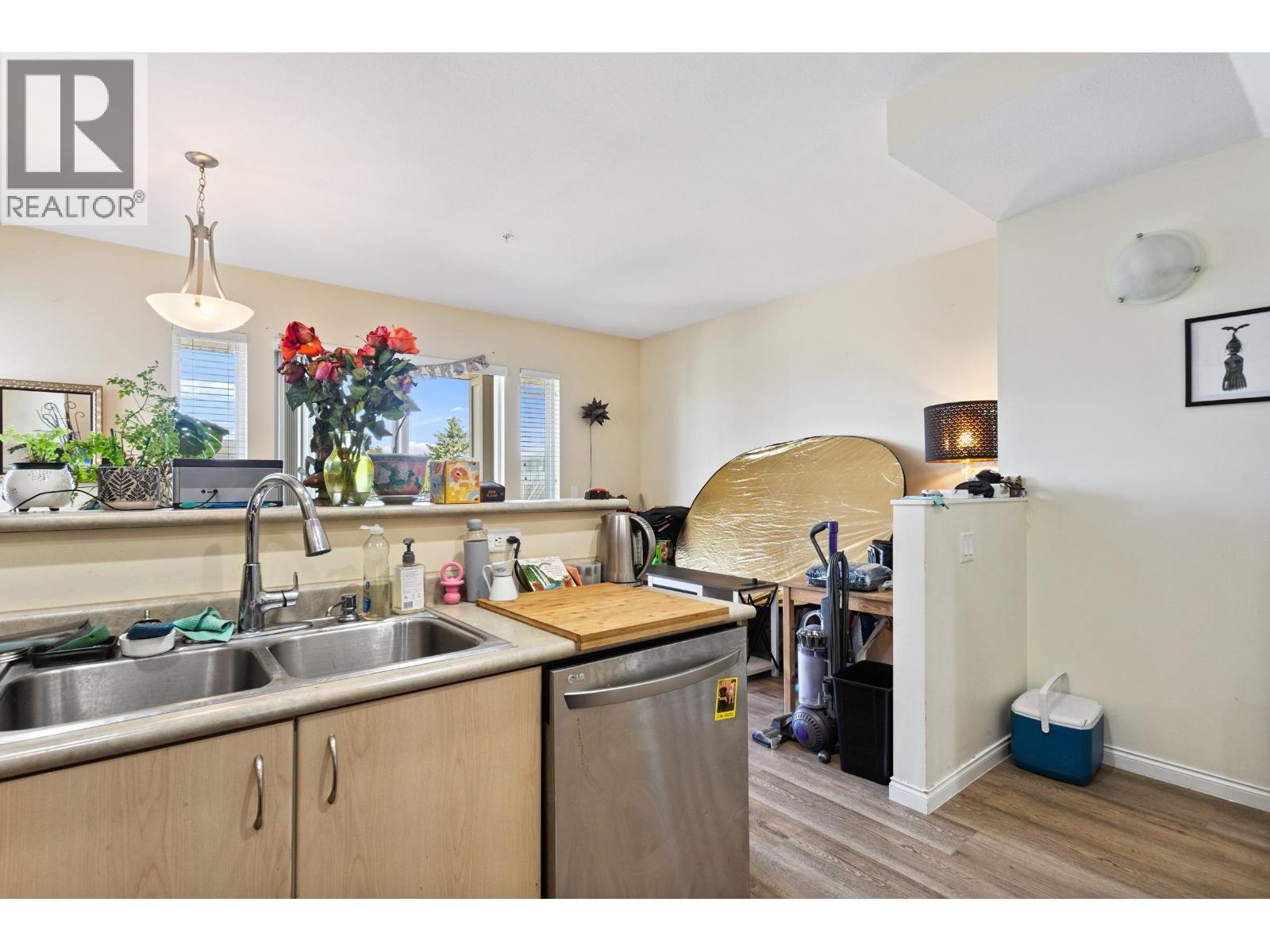 Photo 6 of 4 160 Pembina Street, New Westminster BC