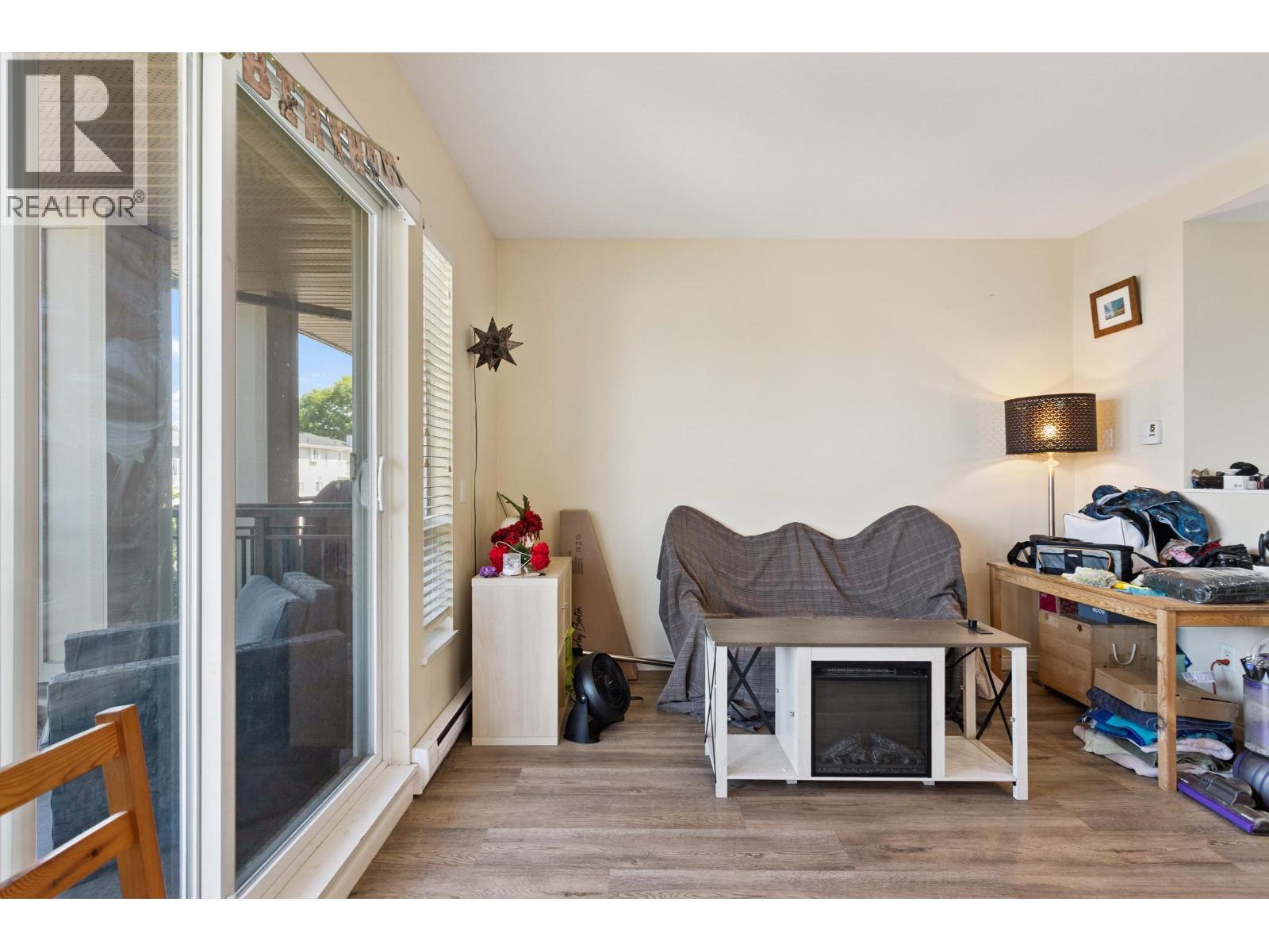 Photo 9 of 4 160 Pembina Street, New Westminster BC