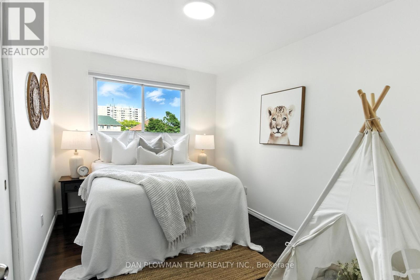 Photo 25 of 83 Sherwood Road E, Ajax ON