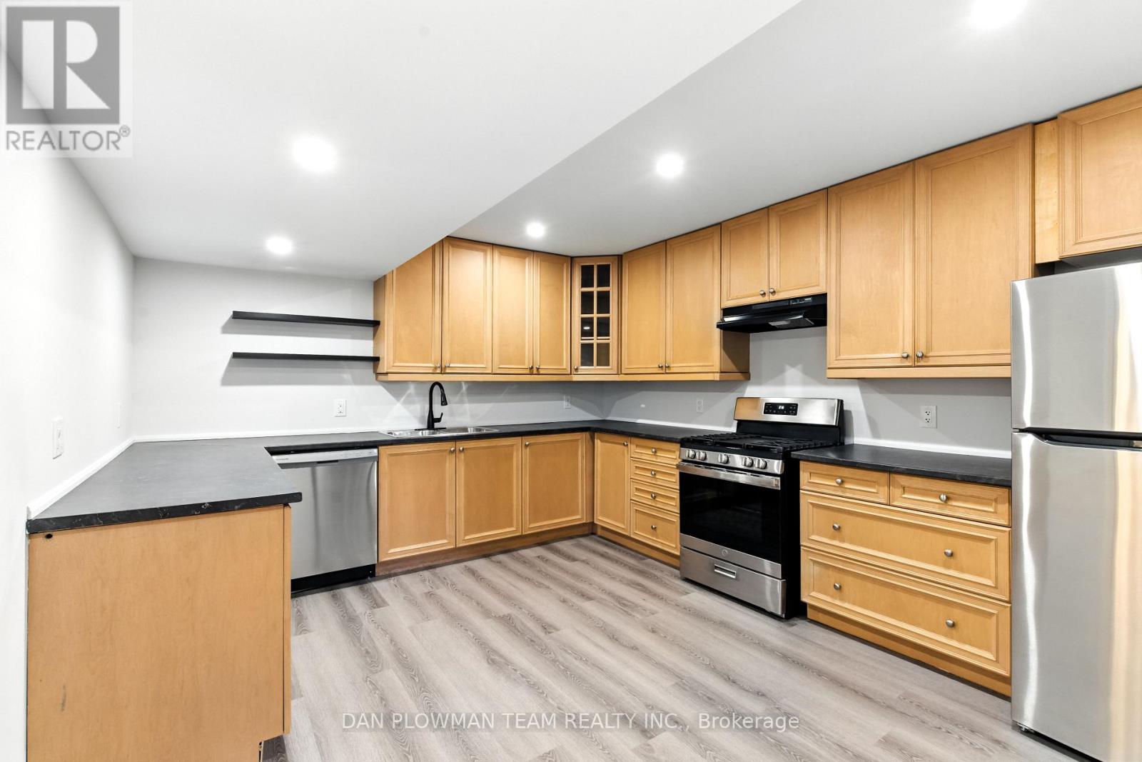 Photo 33 of 83 Sherwood Road E, Ajax ON