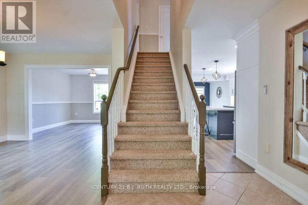 Photo 4 of 1 Golden Eagle Way, Barrie ON